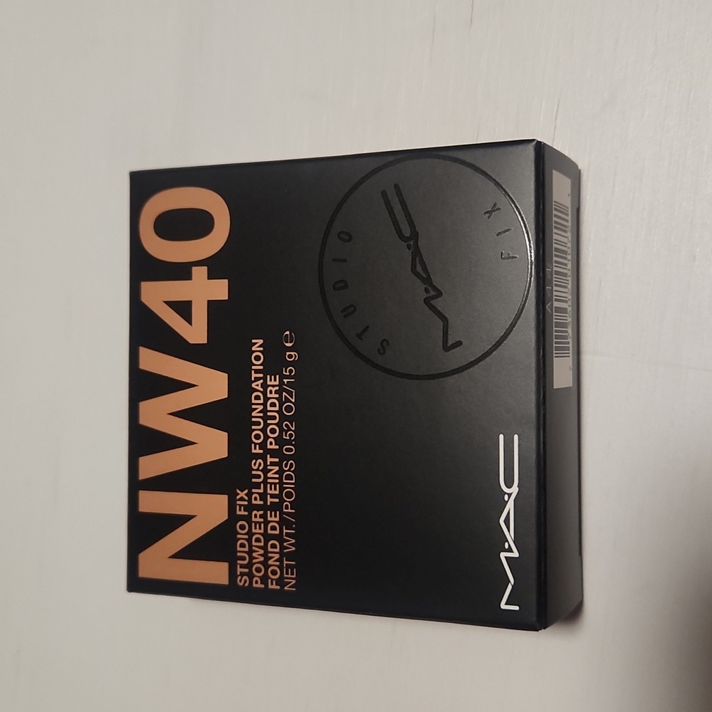MAC NW40 Studio Fix Powder Plus Foundation - Picture 8 of 11